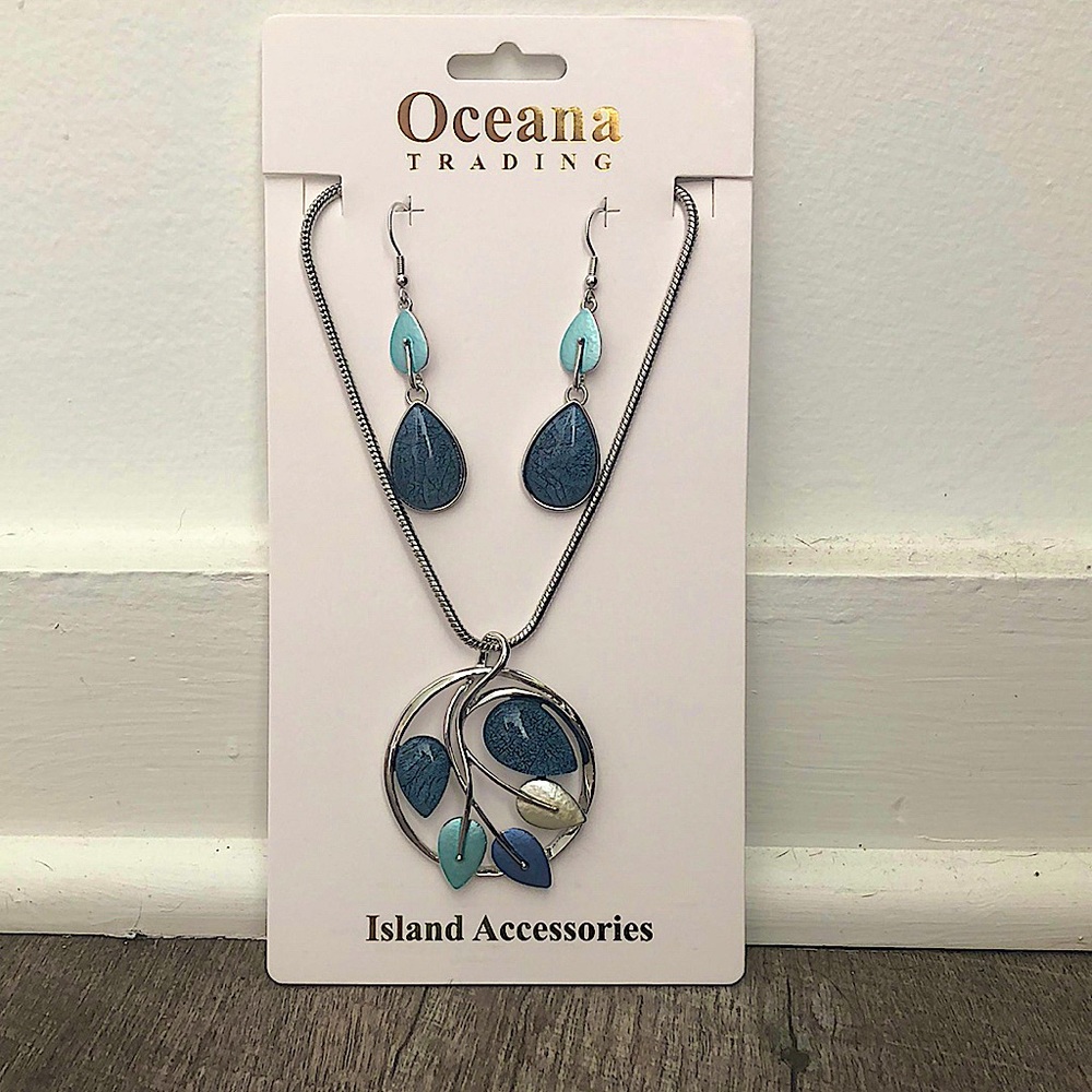 Oceans Trading necklace + earrings set